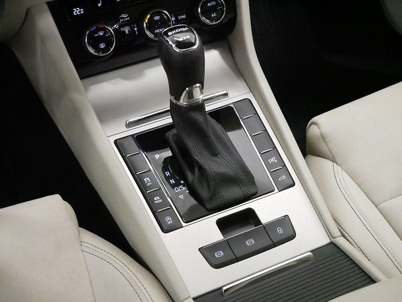 Škoda Superb - fotka 25 z 30