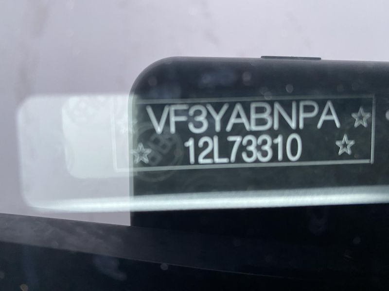 Peugeot Boxer (2019) L1H1 BlueHDi 140k MAN6 9 míst - fotka 22 z 22