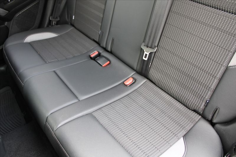 Peugeot 2008 1,2 T  AUTOMAT,ALLURE,WEBASTO - fotka 24 z 34