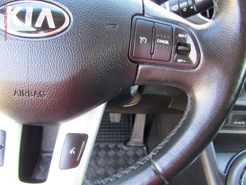 Kia Sportage (2012) 1.6 GDi, xenon, AC - fotka 14 z 21