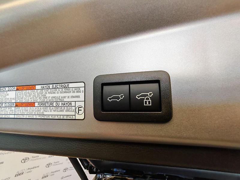 Toyota Corolla Cross 2.0 Hybrid ( 178 k ) 4x4 GR SP - fotka 12 z 42