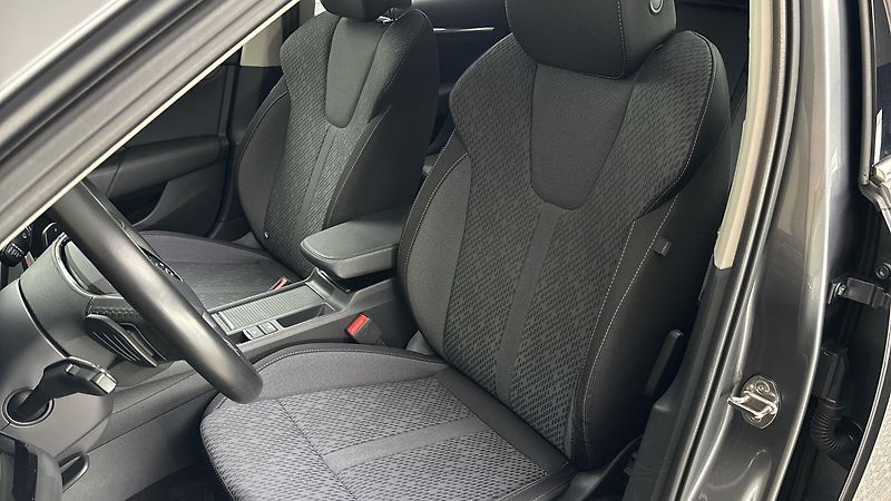 Škoda Octavia 2.0 TDI DSG Style Combi - fotka 15 z 25