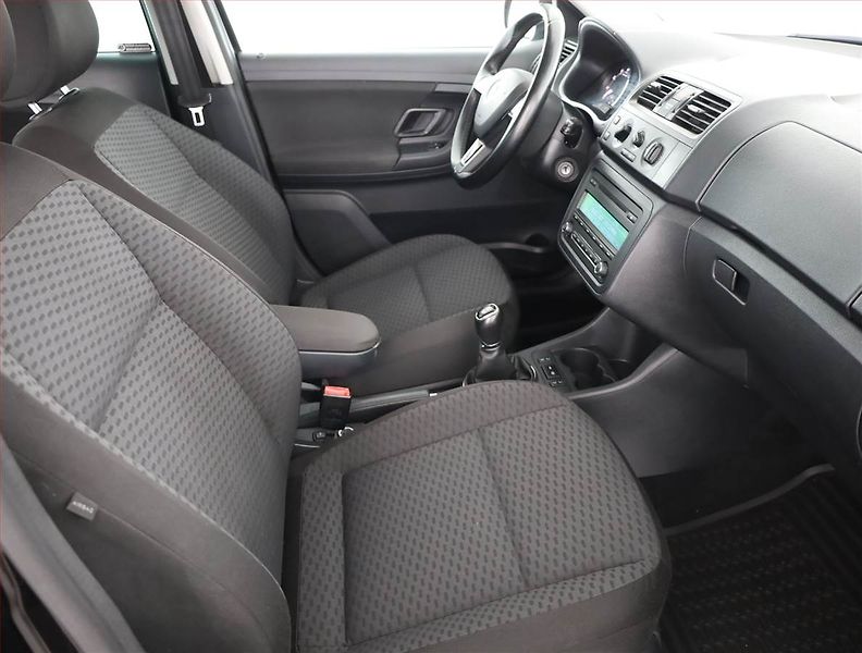 Škoda Fabia (2014) Ambiente 1.2 TSI, Serv.kniha - fotka 7 z 17