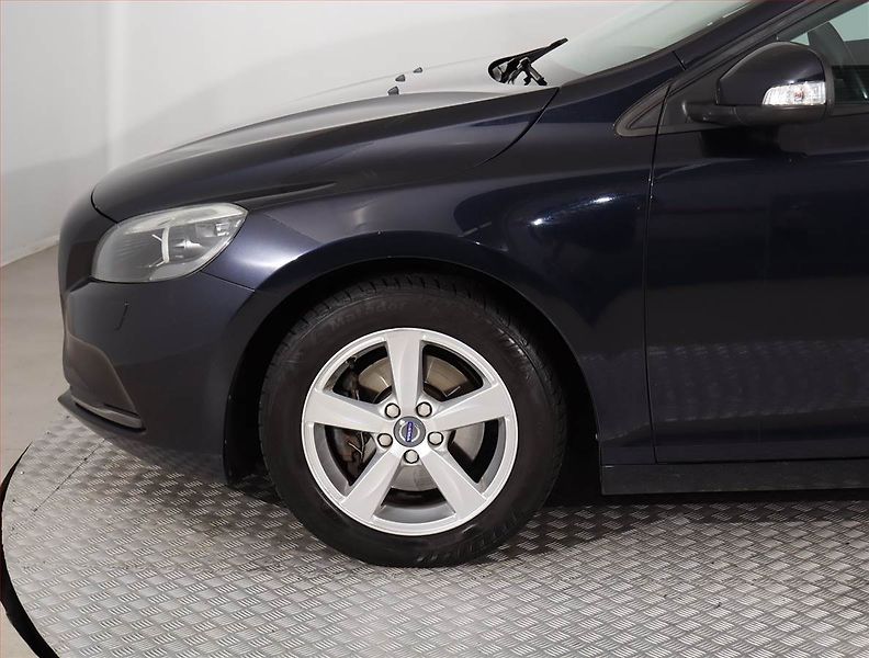 Volvo V40 (2016) 2.0 T2, Navi, Tempomat - fotka 13 z 16