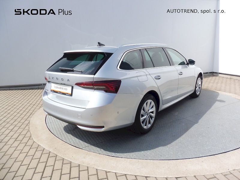 Škoda Octavia (2025) Combi Top Selection 2,0 TDI 11 - fotka 2 z 29