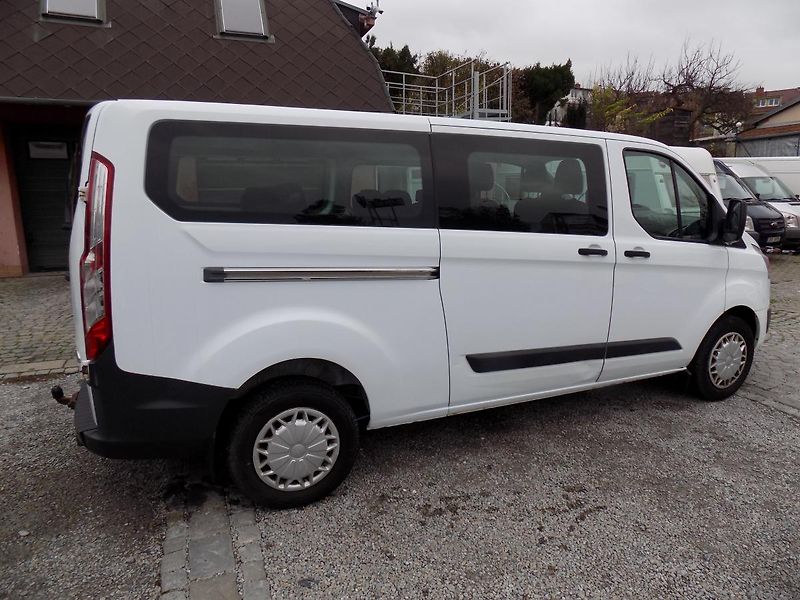 Ford Transit Custom 2,2 TDCI 92 KW L2H1 9 MÍST - fotka 10 z 50