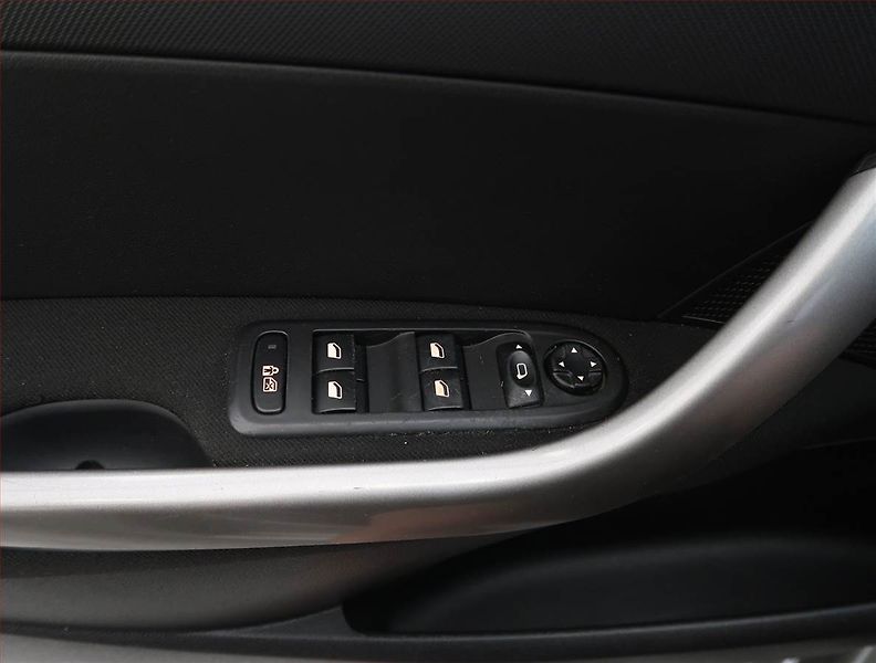 Peugeot 308 (2011) 1.6 HDi, Tempomat - fotka 18 z 18