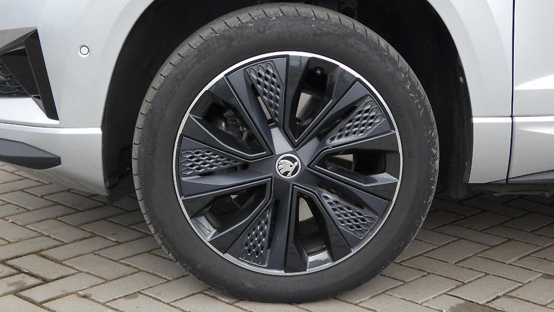 Škoda Karoq 1,5 TSI Sportline DSG - fotka 24 z 25