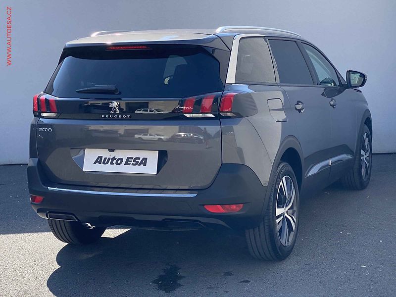 Peugeot 5008 (2023) 1.2 PT, 1.maj,ČR, Allure, AT - fotka 4 z 18