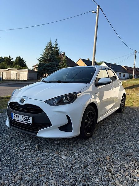Toyota Yaris (2021) 1.5 hybrid 85kw - fotka 15 z 15