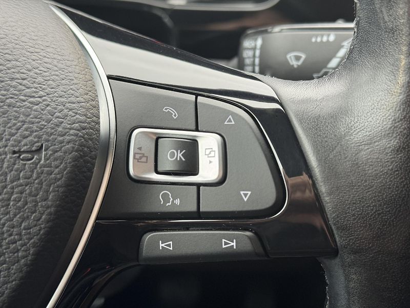 Volkswagen Touran (2017) 1.4TSi 110kW, Highline, 7 míst - fotka 29 z 48