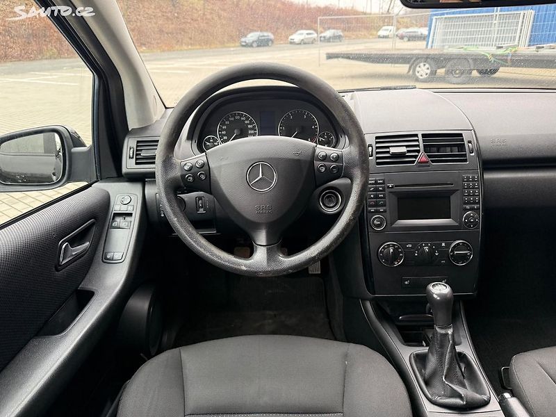 Mercedes-Benz Třídy A (2009) 160CDI, 60kw Serv. knížka - fotka 16 z 21