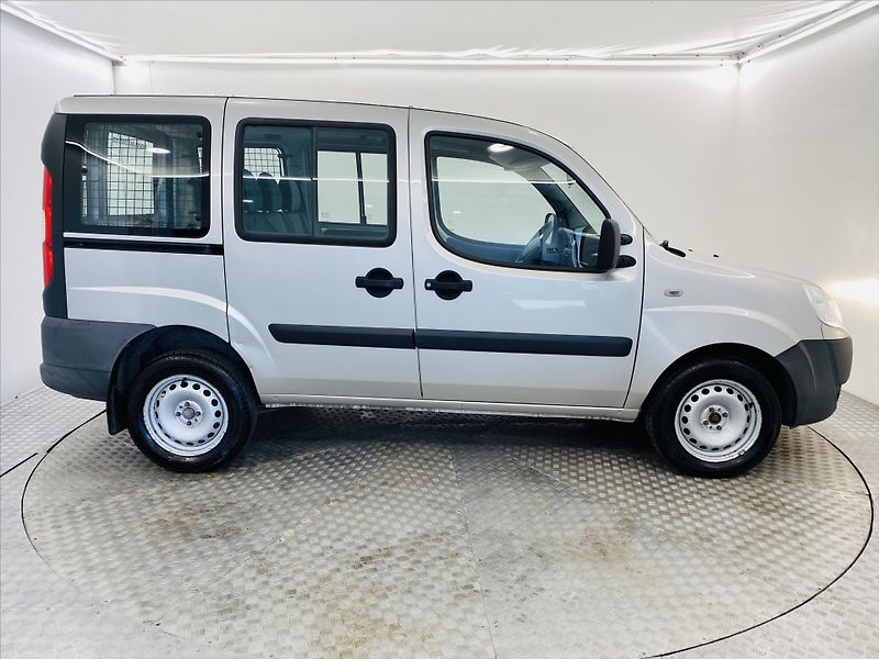 Fiat Dobló 1,4 i 57 kW - fotka 15 z 17