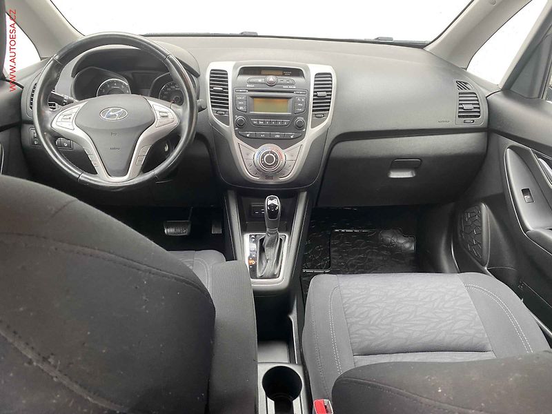 Hyundai ix20 (2016) 1.6 GDi, ČR, AT, park.čidla - fotka 8 z 18