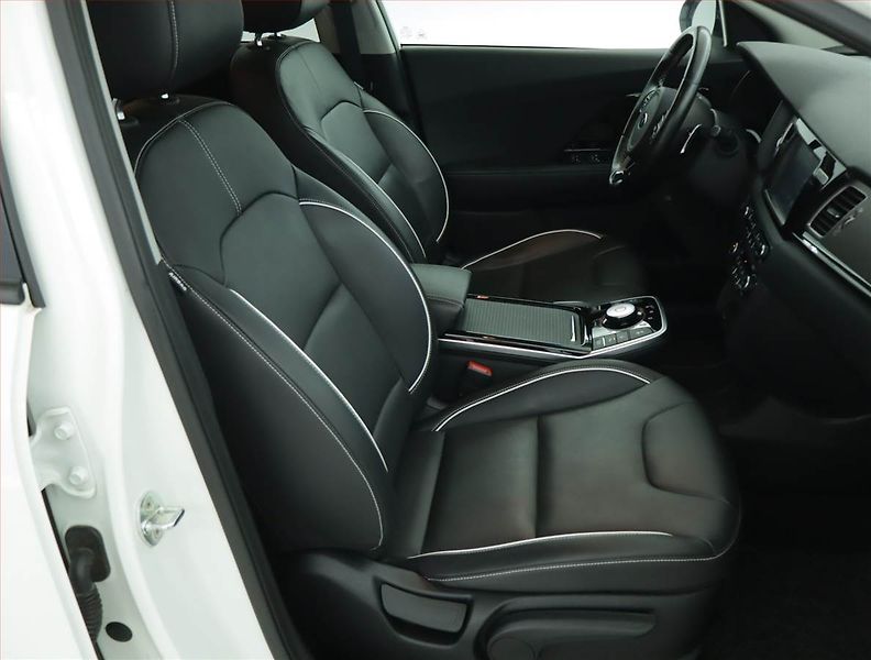 Kia e-Niro (2020) 64 kWh, SoH 100% - fotka 9 z 19