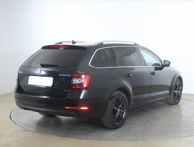 Škoda Octavia (2018) Style Plus 2.0 TDI, 4X4 - fotka 5 z 18