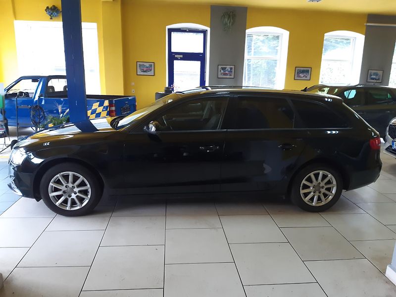 Audi A4 2.0 TDI AVANT NAVI DIGIKLIMA - fotka 4 z 21