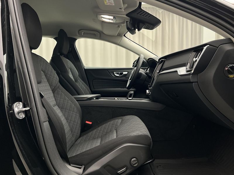 Volvo V60 B4 CORE AUT 1.maj. - fotka 19 z 41