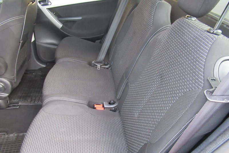 Citroën Grand C4 Picasso 1.6 HDi AUT. KLIMA 7 míst - fotka 13 z 19