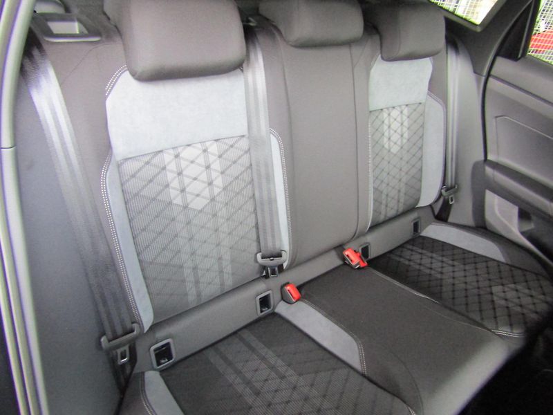 Volkswagen Taigo (2025) R-Line People 1,5 TSI 110 kW 7 - fotka 27 z 30