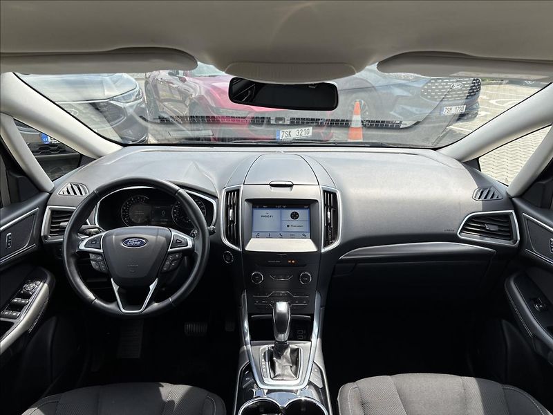 Ford S-MAX 2,0 EcoBlue 132kW Titanium 4X4 - fotka 16 z 39