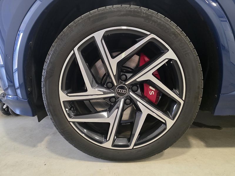Audi SQ6 e-tron (2025) Edition One Blue - fotka 12 z 33