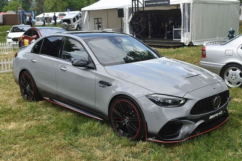 V případě Mustangu zatím nejsou známé výkonové parametry a ani cena