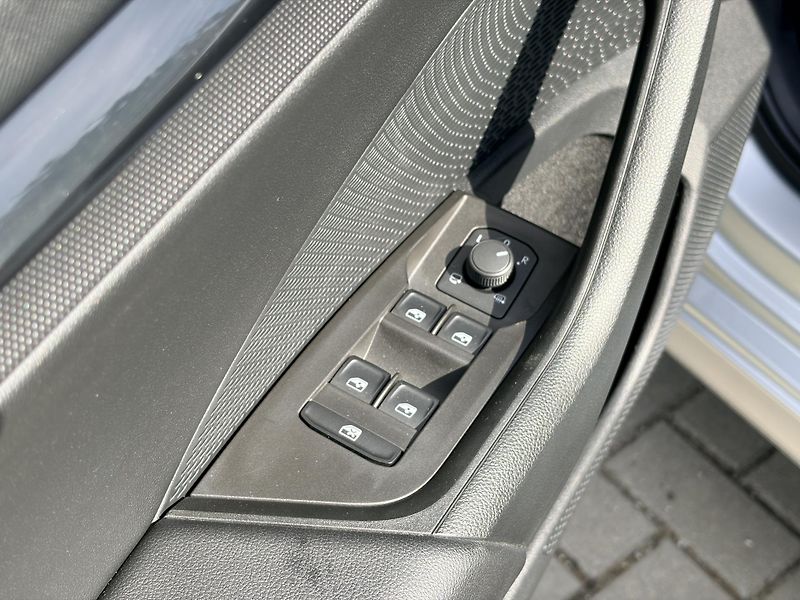 Škoda Octavia 2.0TDI DSG 4x4 STYLE - fotka 10 z 44