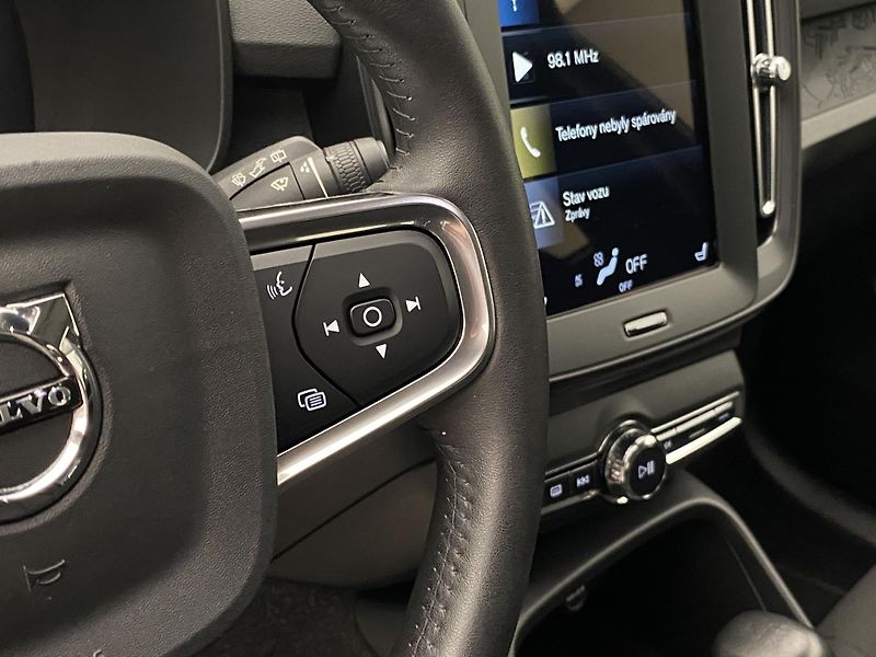 Volvo XC40 T2 KINETIC CZ - fotka 21 z 41