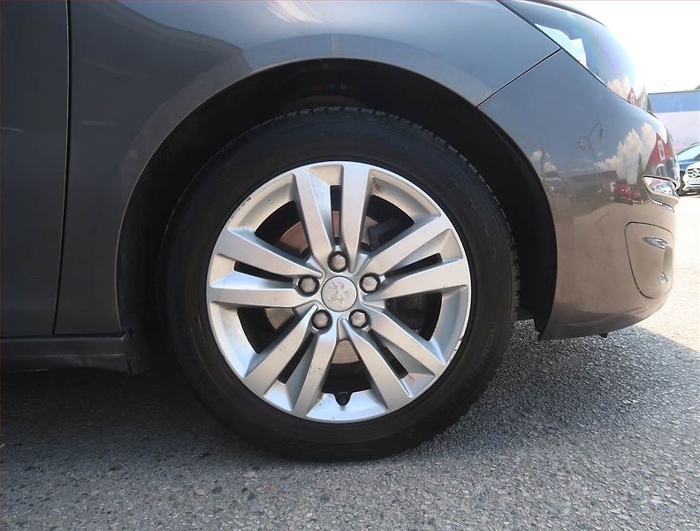 Peugeot 308 (2014) 1.6 e-HDi, Navi, Tempomat - fotka 15 z 18