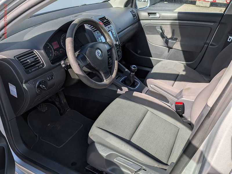 Volkswagen Golf (2007) 1.6i, 2.maj,ČR, Trendline - fotka 9 z 14