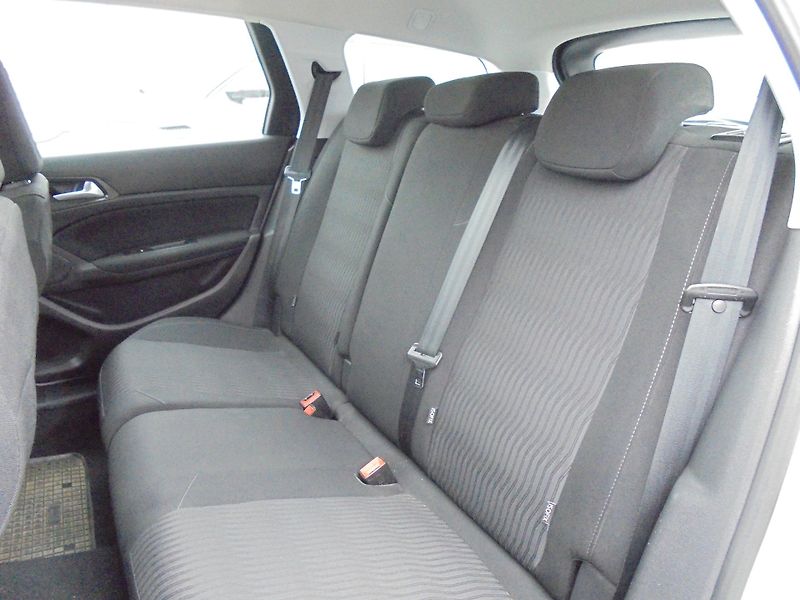 Peugeot 308 (2015) 1.6 HDI- NAVIGACE-ČR-SERVISKA - fotka 10 z 10