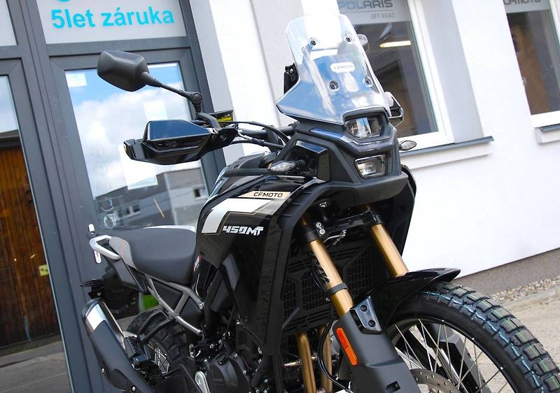 CFMOTO 450 MT-R (2026) 450MT-R V2 BLACK - fotka 13 z 25