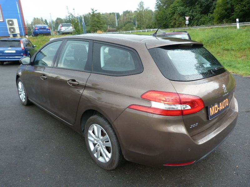 Peugeot 308 1,2 PureTech - fotka 7 z 23