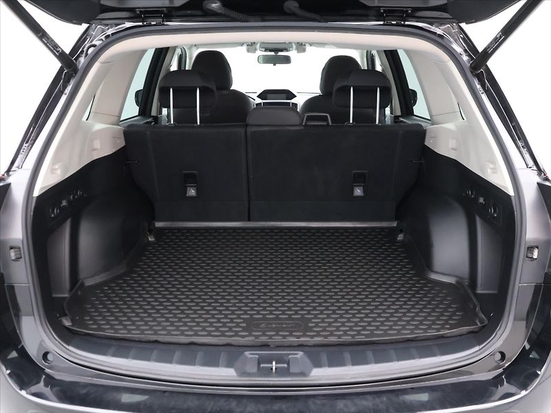 Subaru Forester 2,0 e-Boxer 110kW Comfort CZ - fotka 10 z 38