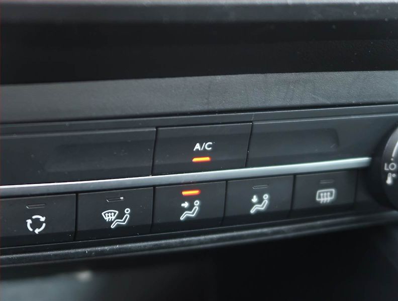 Citroën Berlingo (2021) Feel 1.2 PureTech, 5Míst, ČR - fotka 17 z 18
