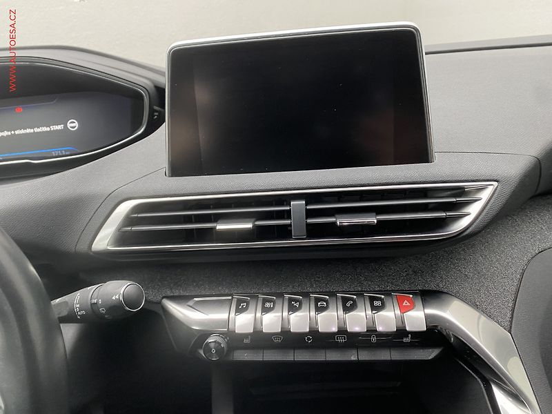 Peugeot 3008 (2019) 1.5 HDi, Allure, LED, kamera - fotka 12 z 18