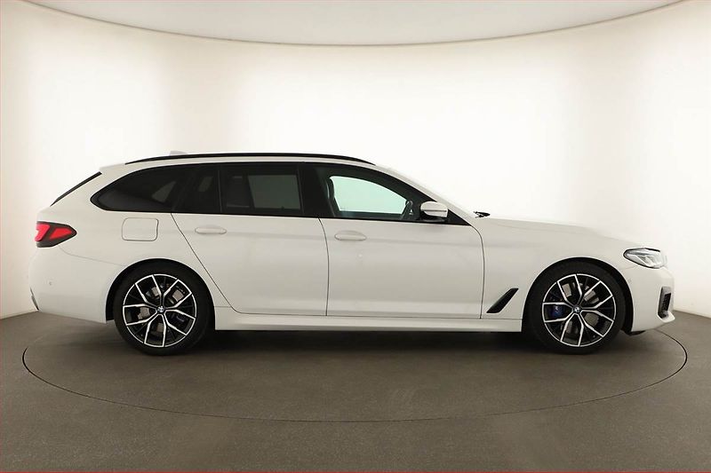 BMW Řada 5 (2021) 540i xDrive - fotka 6 z 20