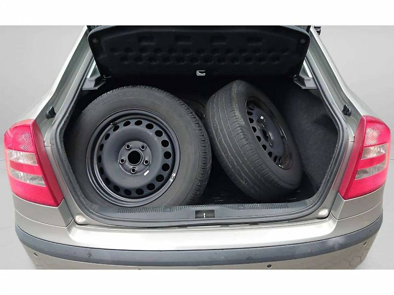 Škoda Octavia Tour 1.6MPI MT5 - fotka 33 z 33