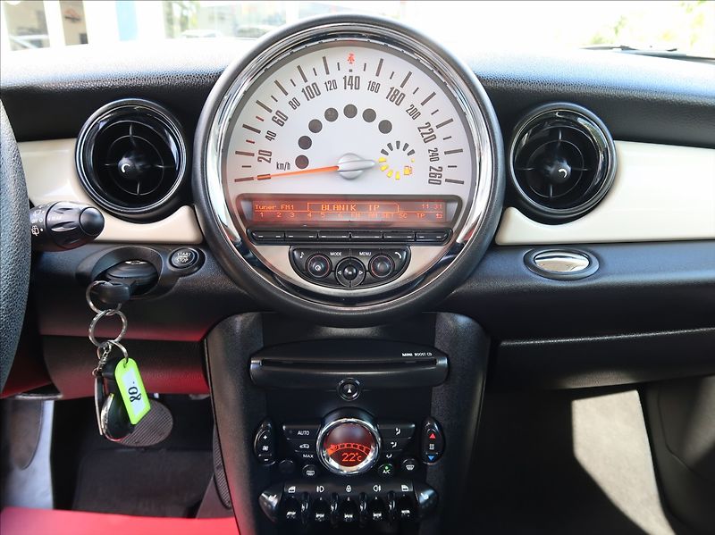 Mini Cooper 1,6 i,90kW,1majČR,automat,53tk - fotka 14 z 25