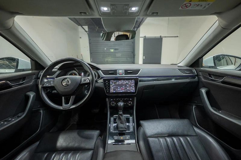 Škoda Superb 2.0 TDI 110 kW L&K - fotka 10 z 36