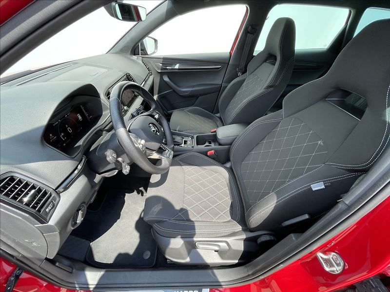 Škoda Karoq 1,5 TSI Sportline Plus DSG - fotka 4 z 24