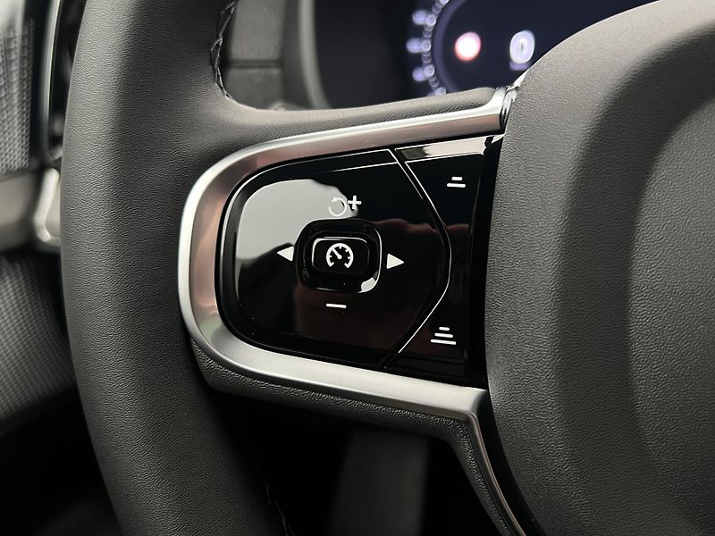 Volvo XC90 (2026) B5 AWD BLACK EDITION PLUS - fotka 22 z 49