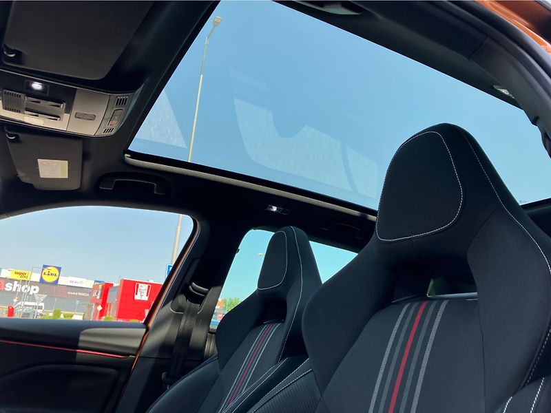 Škoda Kamiq 1.0TSI 85kW MONTECARLO DSG - fotka 24 z 30