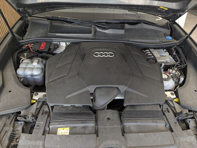 Audi Q8 E55 TFSI Quattro S-line - fotka 38 z 38