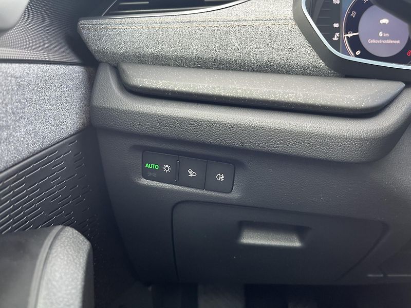 Škoda Octavia 2,0TDI TOP SELECTION - fotka 16 z 24