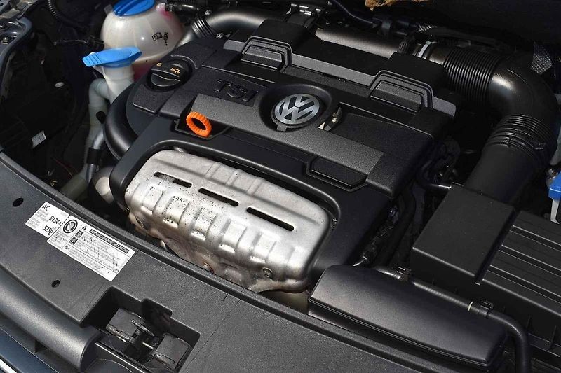 Volkswagen Touran působí usedle, ale je to dobrý rodinný společník