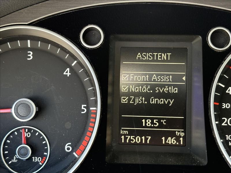 Volkswagen Passat 2,0 TDi130kW Xen,ACC,Pano,NezT - fotka 22 z 41