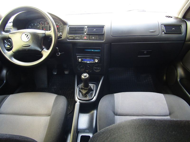 Volkswagen Golf (2002) 1.4 16V KLIMA FUNKČNÍ - fotka 15 z 34