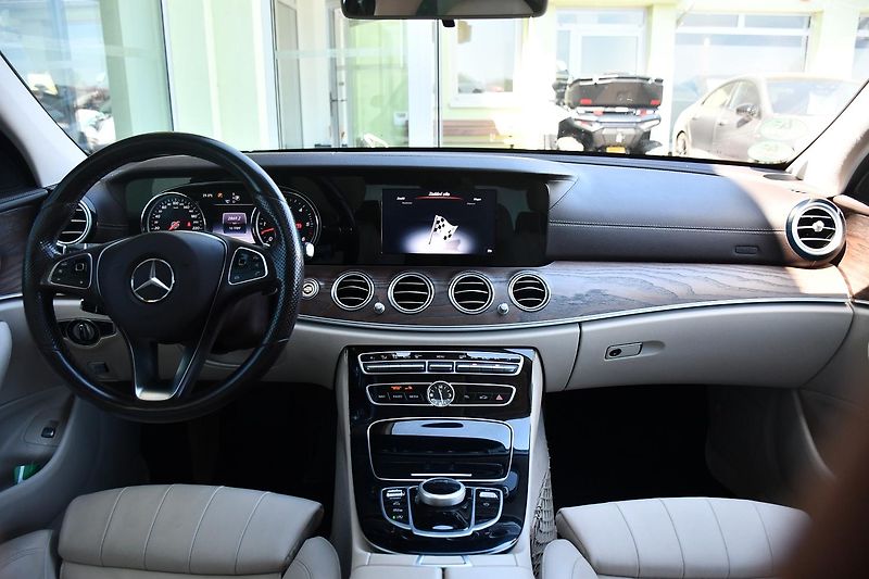 Mercedes-Benz Třídy E 350d - fotka 6 z 42